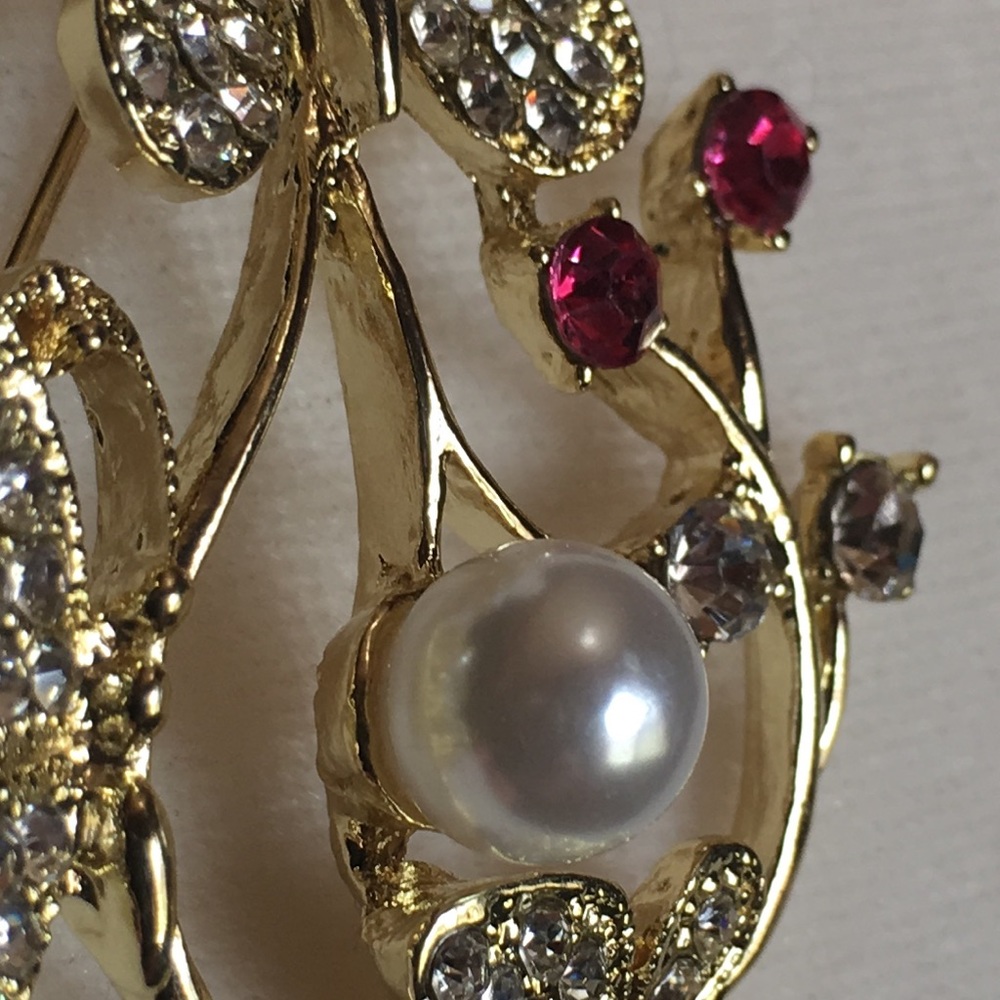 Rhinestone Butterfly Pearl Necklace/Brooch - Picture 5 of 16